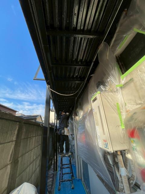 品川区小山台のアパートで鉄骨階段塗装のための養生写真