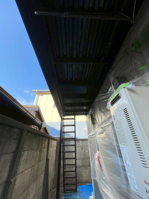 品川区小山台のアパートで鉄骨階段の塗装で1階部分養生した写真