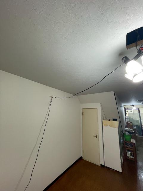 武蔵小山の飲食店２日目クロス張替え完了写真2