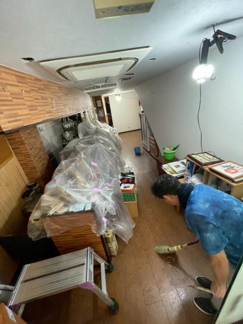 武蔵小山の飲食店２日目クロス張替え既存写真4