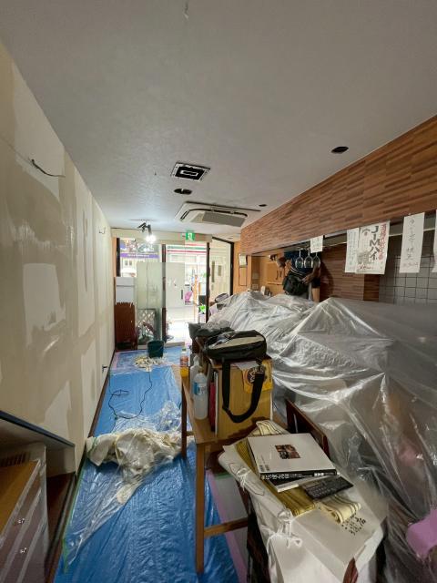 武蔵小山の飲食店２日目クロス張替え既存写真2