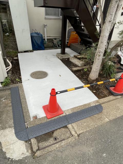 品川区旗の台で電動カート置き場縁石スロープ設置完成写真1