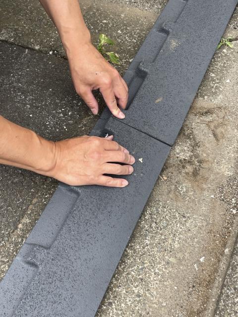 品川区旗の台で電動カート置き場にスロープを付ける作業中の写真