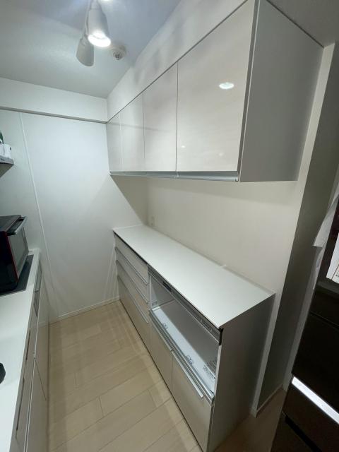 品川区小山台の中古マンションでカップボード設置写真1