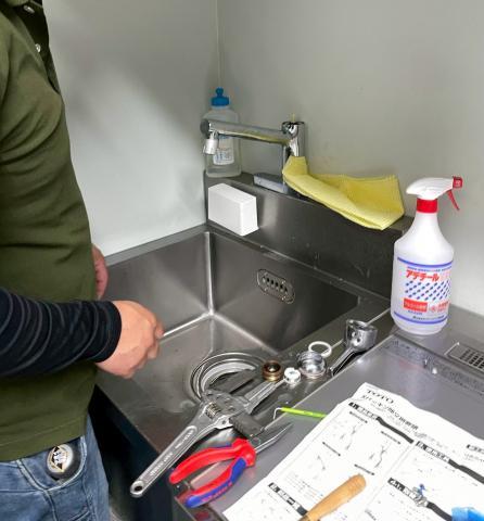 武蔵小山の保育園の調理場の水栓金具の交換既存写真