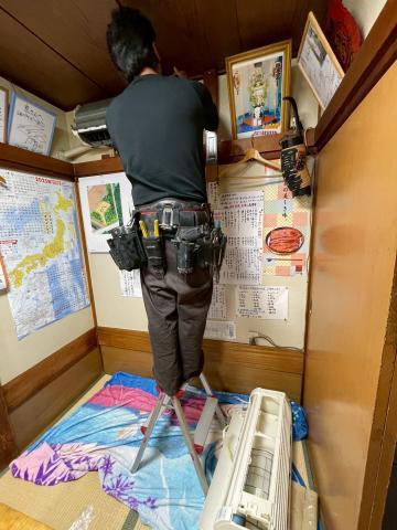 武蔵小山にある飲食店さんのエアコンルーバーの羽根の修理写真