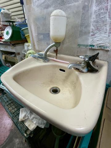 目黒区目黒本町の店舗手洗いで排水トラップ水漏れ既存写真1