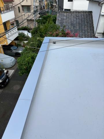 武蔵小山の戸建てで防水工事後の笠木取り付け完了した写真