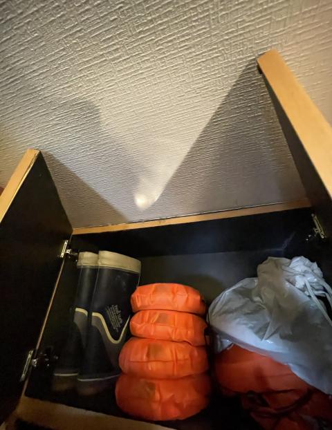 目黒区戸建てで漏水による被害 下駄箱写真