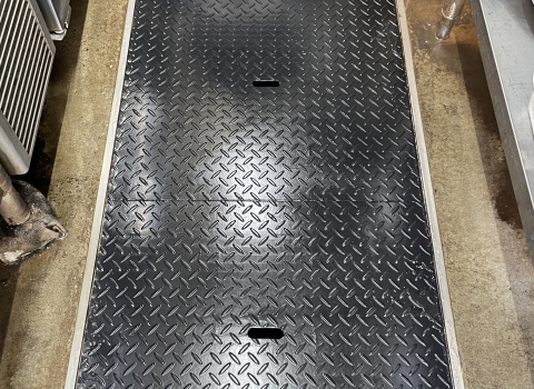 品川区の店舗飲食店でグリーストラップの蓋を交換しました