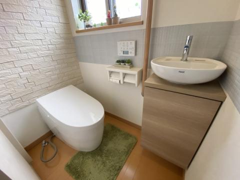 タンクレストイレ写真