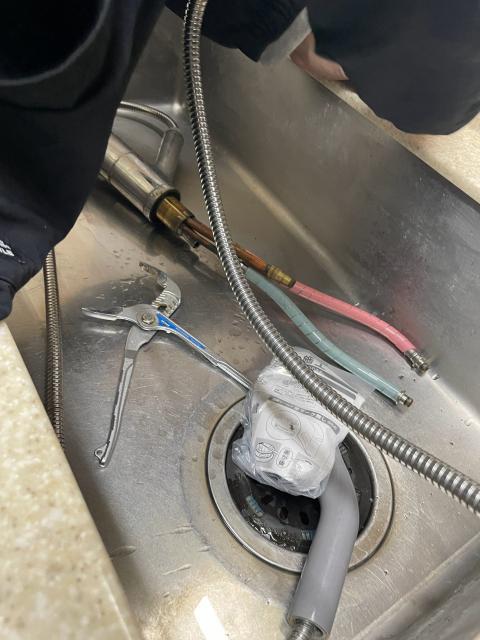 品川区小山きぞんの水栓の取り外しと配管関係の調整