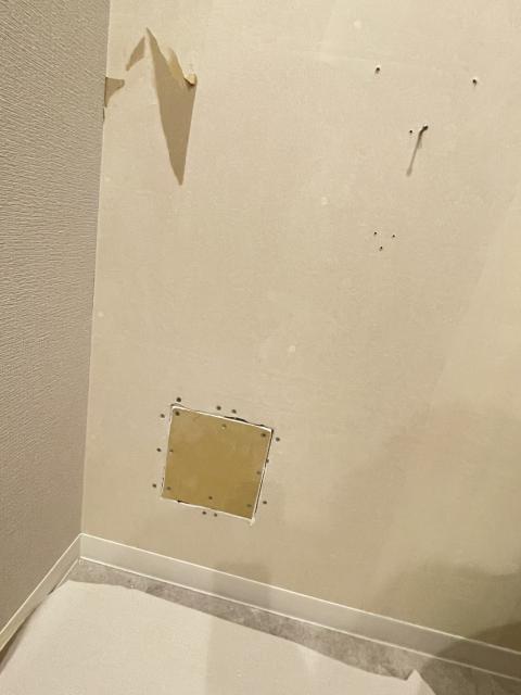 品川区の中古マンショントイレで壁穴を塞いだ写真