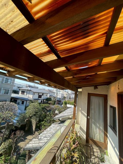 品川区の戸建てベランダで屋根の波板を撮った写真