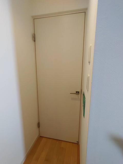 品川区小山　外開きに変更したドア写真