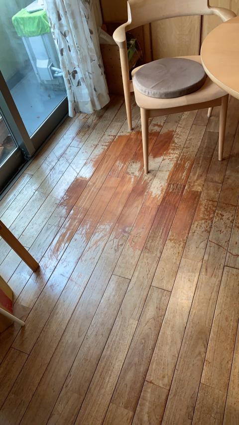 品川区小山台で床フローリングの劣化による変色した既存の写真