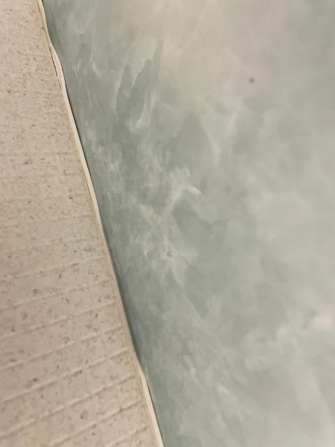 品川区武蔵小山のマンションのお風呂場コーキング劣化写真