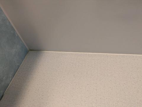 品川区武蔵小山のマンションのお風呂場隅の既存状態の写真