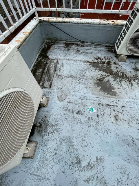 品川区不動前駅近くの店舗ビルの鉄骨階段と屋上防水既存写真