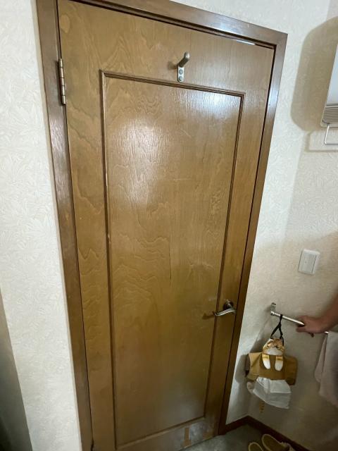 西小山で室内ドアのレバーハンドル不具合と表面の劣化調査