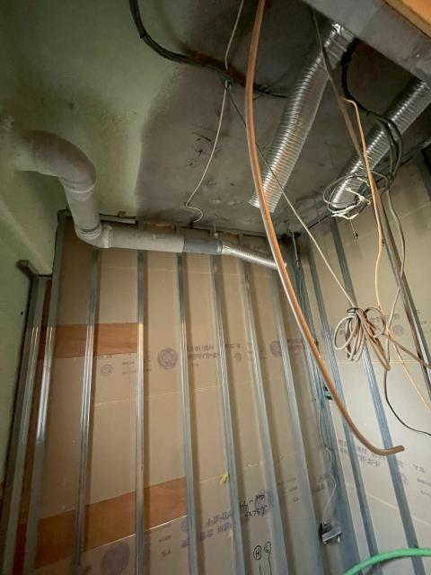 品川区旗の台のマンションユニットバス解体後配管関係の写真