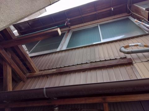 武蔵小山にある戸建てで経年劣化したベランダのほぼ解体終了に近い写真