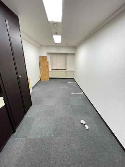 西小山のオフィスで造作棚の解体処分を行って撤去した写真