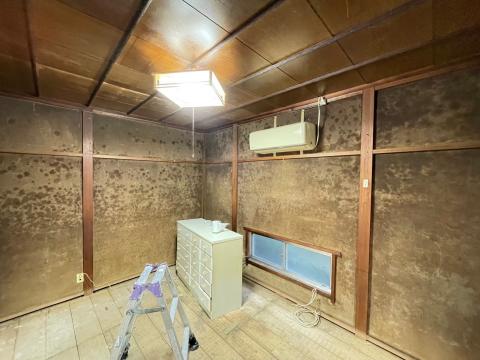 西小山の戸建て住宅の和室をリニューアル工事で片づけた写真