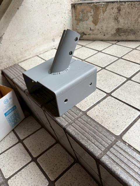 品川区西五反田で店舗ビル手摺金具補強工事する写真
