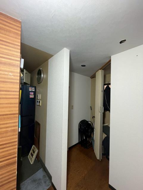 武蔵小山の飲食店2日目天井と壁クロス貼り換え完了写真
