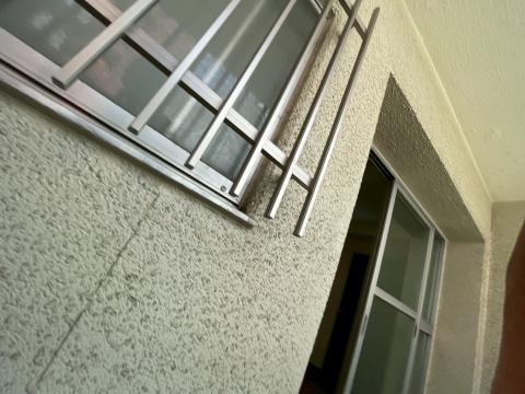 品川区小山台の築年数の経つマンションの窓現地調査写真