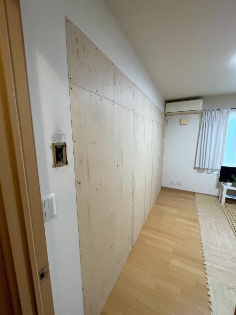 品川区小山台で1部屋を2部屋に改築工事でベニヤ板を貼った写真