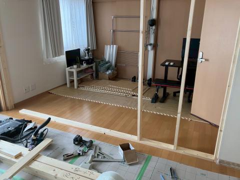 品川区小山台で1部屋から2部屋に改築工事作業中写真