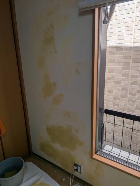 品川区小山台で寝室の壁一面剥がした写真