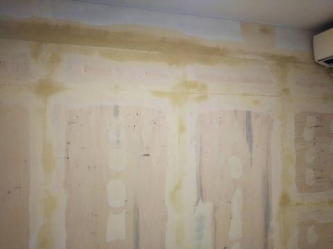 品川区小山台で1部屋を2部屋にに間仕切り壁にパテ処理した写真