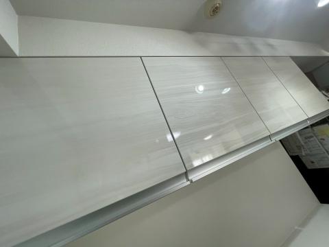 品川区小山台中古マンションでカップボード吊戸棚設置写真