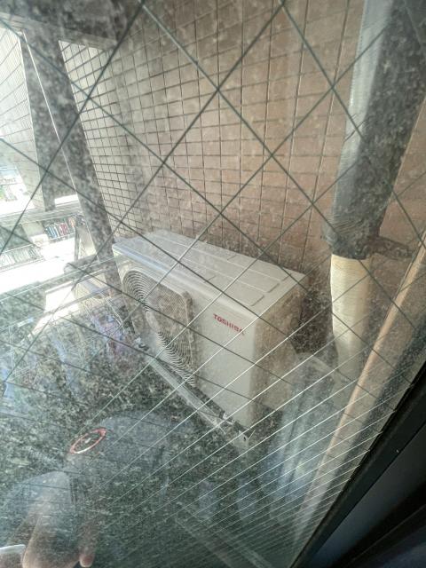 品川区平塚でエアコン調査室外機ドレンホース確認写真