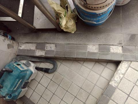 品川区西五反田の店舗ビル床タイル既存写真