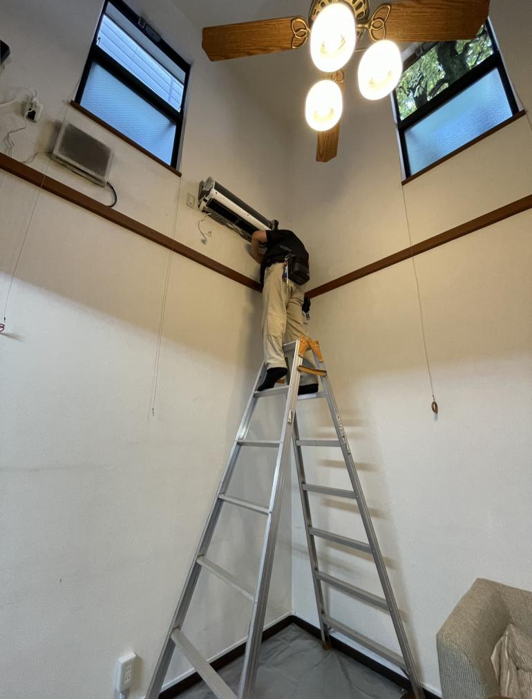 品川区でお掃除機能タイプのエアコン洗浄写真