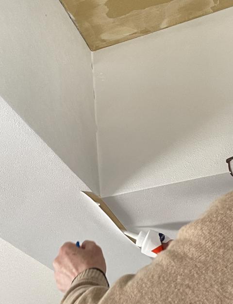 目黒区顧客様壁の剥がれ補修写真