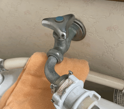 品川区武蔵小山のお客さまから水漏れ緊急連絡でかけつけました