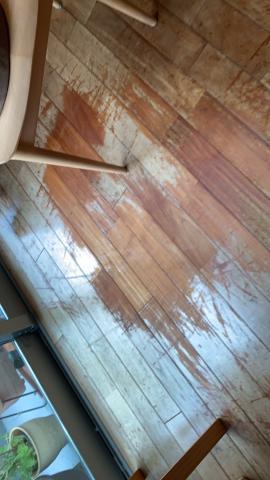 品川区西五反田で床フローリング劣化変色した調査写真