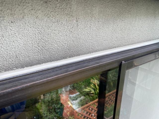 品川区戸越で窓からの雨漏りで修繕工事する家写真