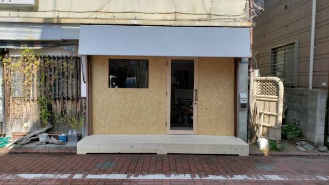 品川区内にある事務所で壁をつける改修工事写真