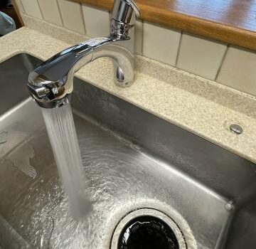 品川区小山で使用年数が20年を超えたキッチン水栓交換工事を行いました