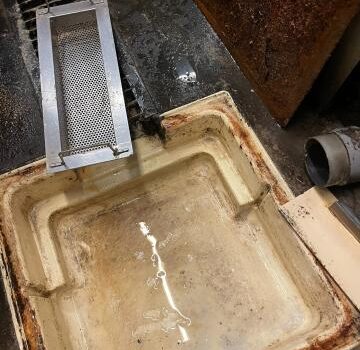 品川区戸越の居酒屋でグリーストラップの洗浄を行いました