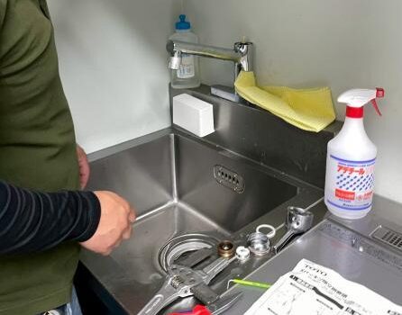 武蔵小山にある保育園から調理場の水栓金具の交換をお願いされました
