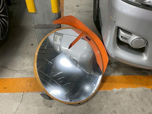 武蔵小山パルム商店街でカーブミラー破損写真