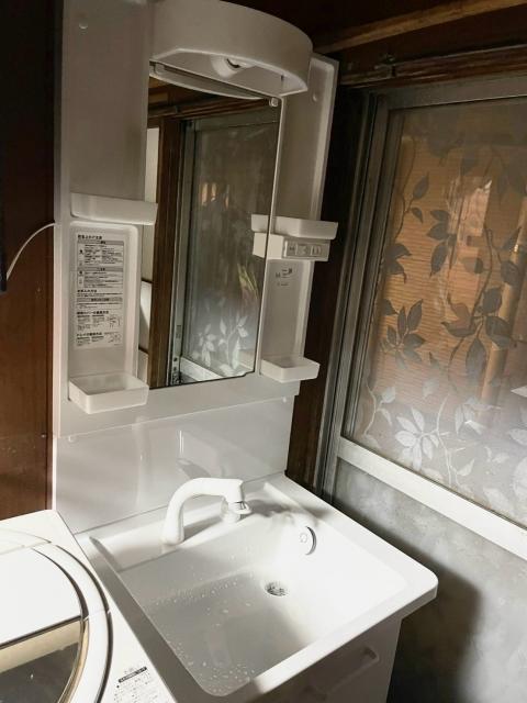 新しい洗面台設置