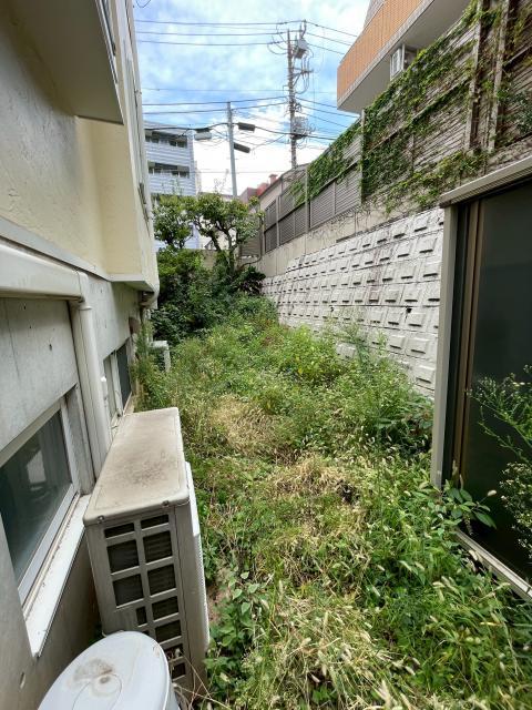 目黒区目黒本町で外壁工事前に木々剪定の打ち合わせ写真